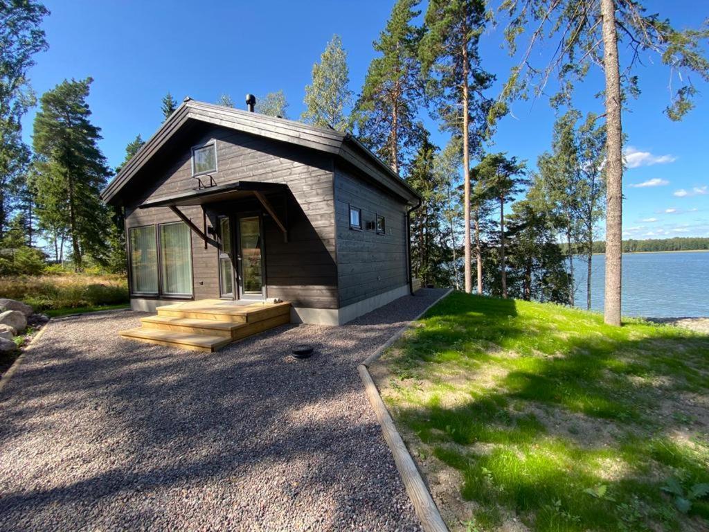 Varis * Kirkkonummi